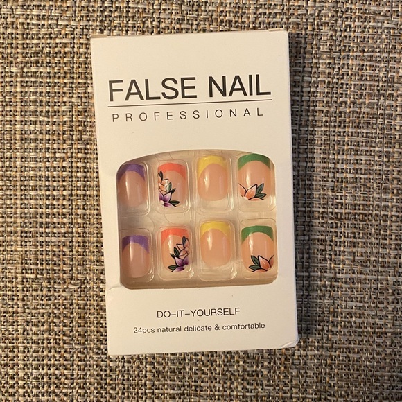 unknown Other - NWT women’s press on nails